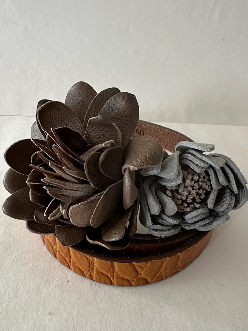 LIVE LOVE LOFT Leather Belt With 3-D Flowers XS